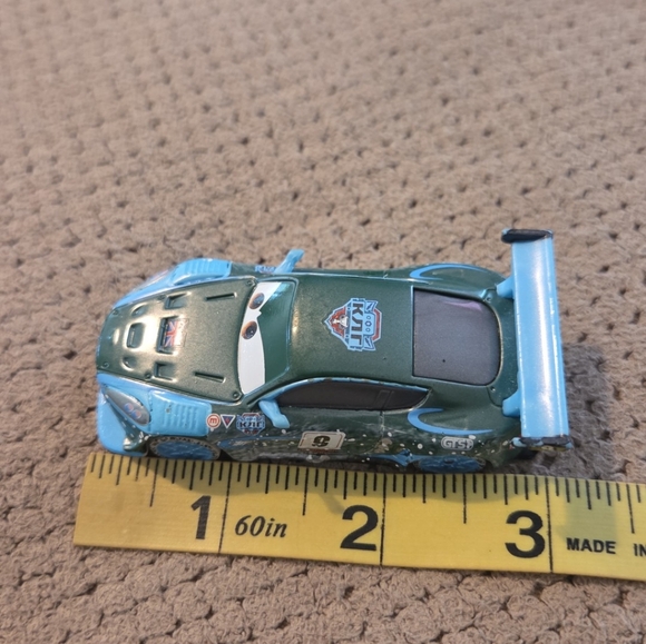 Disney Pixar Cars Ice Racers 1:55 Scale Diecast Vehicle, Nigel Gearsley Mattel - Picture 9 of 11